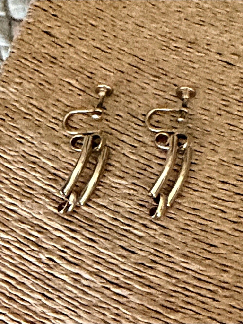 Gold-Tone Dangling Earrings chain links Like New screw backs
